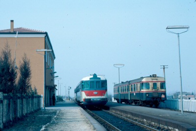 dal sito hrohrer.ch: Società Veneta / Ferrovie dello Stato 5 marzo 1983 ADn 606, treno locale 4961 Adria - Chioggia ALn 773.3507 + Ln 664.3506, treno locale 4954 Chioggia - Rovigo Cavanella d'Adige